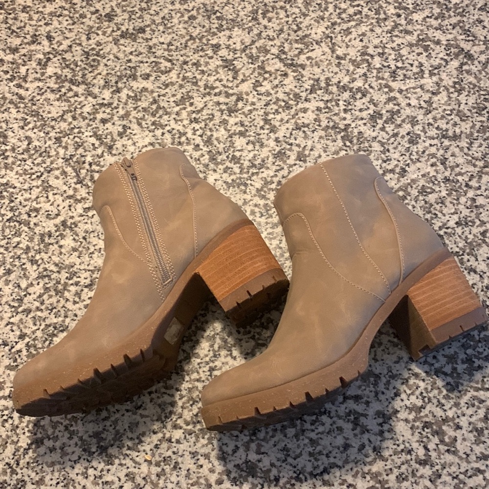 KORKS Tan Booties